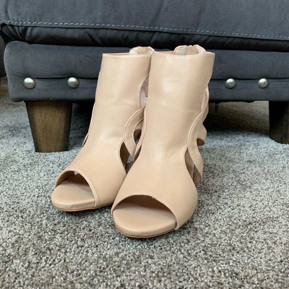 SOLD Brand New Shoe Dazzle Heels